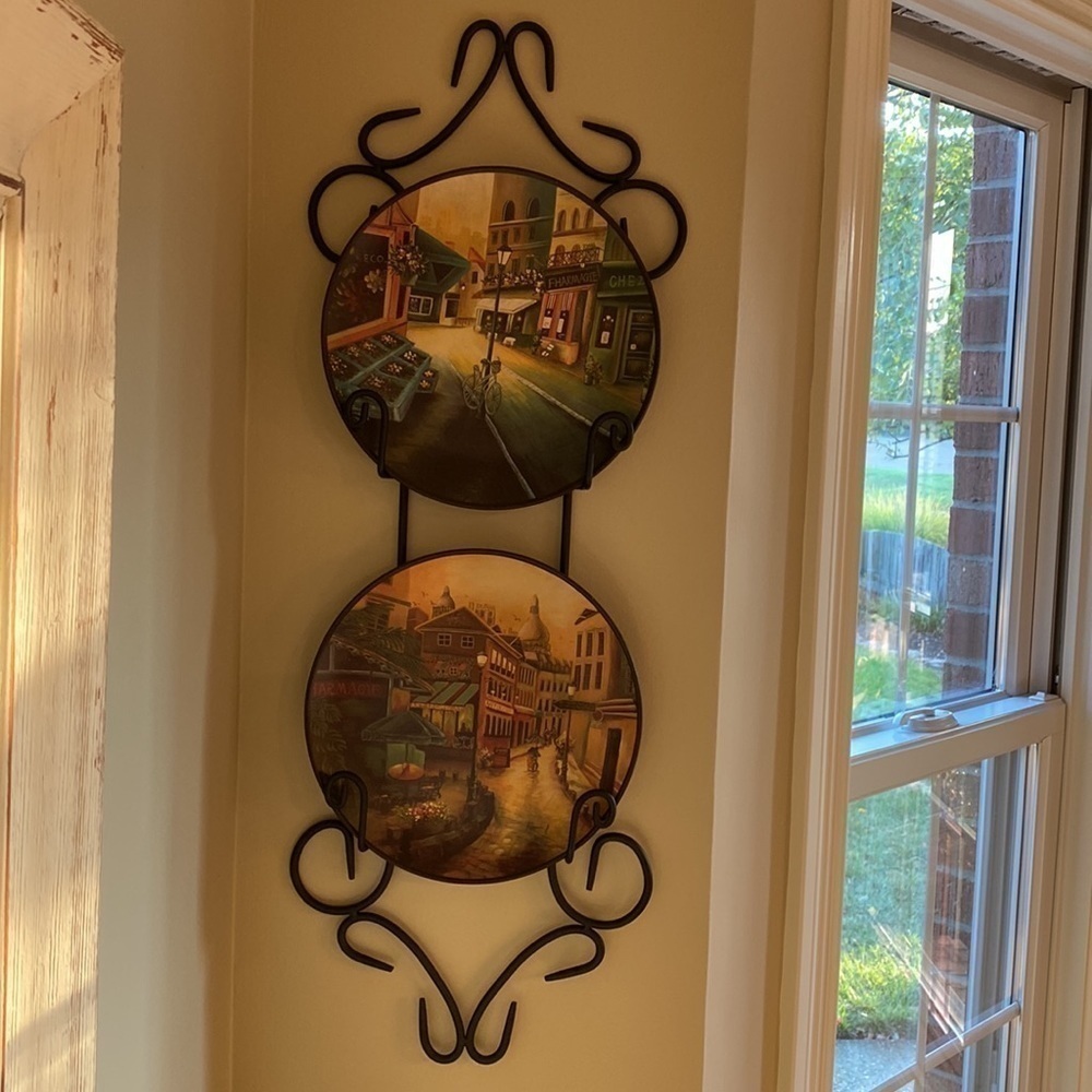 2 HEAVY POTTERY~FRENCH STREET SCENE WALL PLATES~VINTAGE 1980’s~VERY NICE~CHCBT